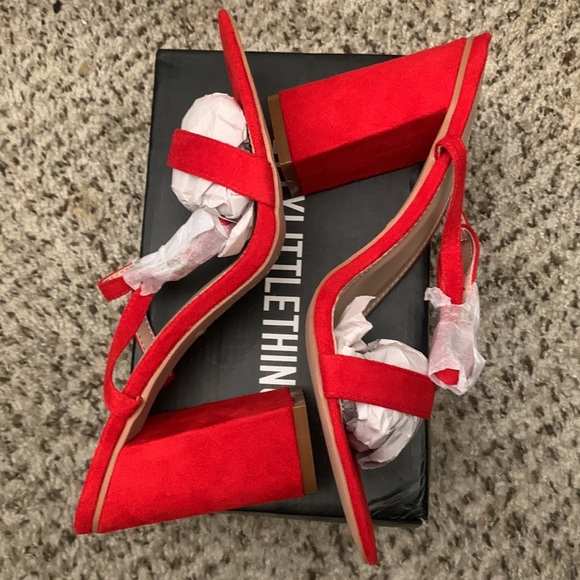 Red heels - Picture 2 of 2